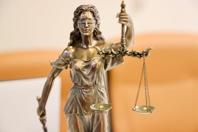Anwalt-strafrecht-Oldenburg-justitia